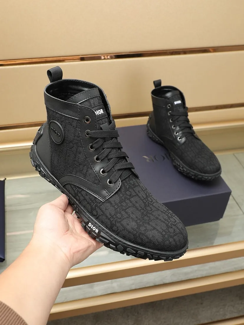 Factory P460 men's shoes💰【Dior】Dior✨ is online simultaneously👏 This casual sports shoe is a new product in the series and continues Di*r's classic style. The upper is made of original first-layer cowhide, paired with a textured outsole, and the brand's iconic details are on the side openings to enhance the style. Fashionable and versatile. Create a casual look. Size: 38-44 (45 customized)